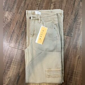 Risen tan cargo flare